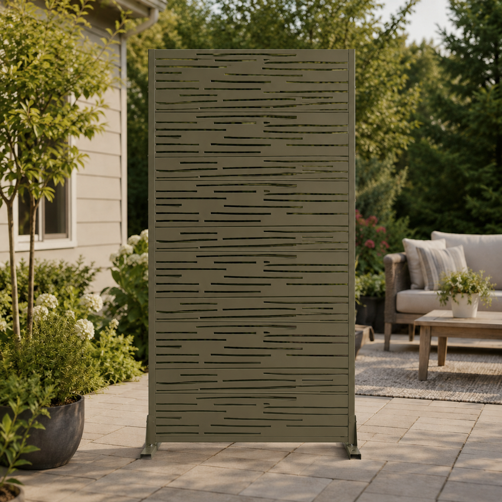 Staggered Line Metal Privacy Screen